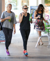 Reese Witherspoon meeting some friends in Brentwood - 09/21/2016
