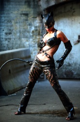 Halle Berry, Sharon Stone, Benjamin Bratt, Lambert Wilson - промо стиль и постеры к фильму "Catwoman (Женщина-кошка)", 2004 (77хHQ) 0VvgxpLp