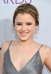 Taylor Spreitler arrives at the 39th Annual People's Choice Awards at Nokia Theatre L.A. Live on January 9, 2013 in Los Angeles, California - 24xHQ 0impYc31