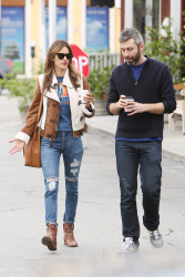 Alessandra Ambrosio - Out and about in Brentwood, 30 января 2015 (39xHQ) 0wrcdDDv