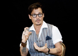 Johnny Depp - "Pirates of the Caribbean: On Stranger Tides" press conference portraits by Armando Gallo (Beverly Hills, May 4, 2011) - 22xHQ 1Ijacs3N