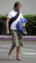 Josh Holloway - Josh Holloway - Candids coming from gym (2005.12.11) - 6xHQ 1J3mGcfO