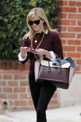 Reese Witherspoon - Leaving her office in Beverly Hills - February 27, 2015 (15xHQ) 1xC7gobA