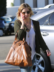 Sarah Michelle Gellar - Out and about in LA, 21 ноября 2014 (43xHQ) 2AUvDeNq