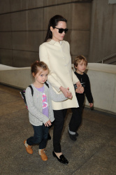 Angelina Jolie - LAX Airport - February 11, 2015 (185xHQ) 2N2HB0lY