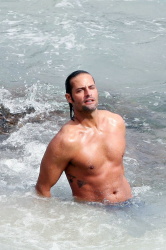 Josh Holloway - Shooting commercial for Davidoff's Cool Water (07.12.2008) - 7xHQ 2mbi32nM