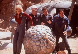 Sigourney Weaver - Tim Allen, Sigourney Weaver, Alan Rickman, Tony Shalhoub - "Galaxy Quest (В поисках галактики)", 1999 (16xHQ) 3INrQUJq