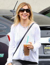 Sarah Michelle Gellar - out and about in Los Angeles, 22 мая 2014 (17xHQ) 4GUHKhlB
