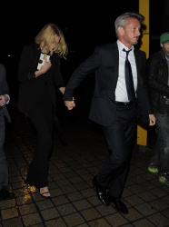 Sean Penn - Charlize Theron and Sean Penn - seen leaving Royal Festival Hall. London - February 16, 2015 (153xHQ) 4jOm6MQl