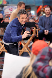 Mark Ruffalo - 'Good Morning America' in New York (2015.04.24) - 6xHQ 6U61ncEz