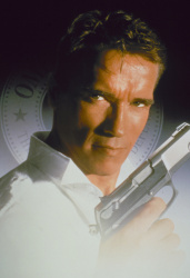 Arnold Schwarzenegger, Jamie Lee Curtis - постеры и промо стиль к фильму "True Lies (Правдивая ложь)", 1994 (43хHQ) 7dQIFTS1