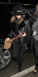Dakota Johnson - Arriving at LAX Airport in Los Angeles - February 22, 2015 (28xHQ) 7fotmXBI