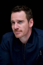 Michael Fassbender - X-Men: Days of Future Past press conference portraits (New York, May 9, 2014) - 26xHQ 9IcKAzJO