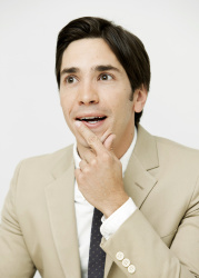 Justin Long - Justin Long - "Going The Distance" press conference portraits by Armando Gallo (Los Angeles, August 13, 2010) - 7xHQ 9fvx4s2l