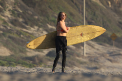 Cara Delevingne - Photoshoot candids in Malibu, 9 января 2015 (133xHQ) 9nBJymKd