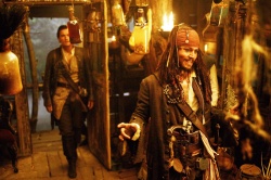 Johnny Depp, Orlando Bloom, Keira Knightley, Jack Davenport - Промо стиль и постеры к фильму"Pirates of the Caribbean: Dead Man's Chest (Пираты Карибского моря: Сундук мертвеца)", 2006 (39xHQ) ADKVs3f5