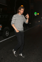 Andrew Garfield & Emma Stone - Leaving an Arcade Fire concert in Los Angeles - May 27, 2015 - 108xHQ ALi2b8Je