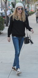 Emma Roberts - Out and about in Beverly Hills, 12 января 2015 (23xHQ) ATBp4SF5