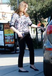 Ashley Greene - out and about in West Hollywood - February 12, 2015 (18xHQ) AYTje46q