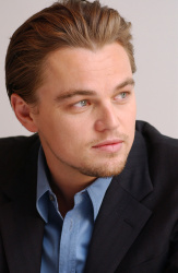 Leonardo DiCaprio - Leonardo DiCaprio - The Aviator press conference portraits by Vera Anderson (Beverly Hills, November 20, 2004) - 2xHQ B1DhqlL3