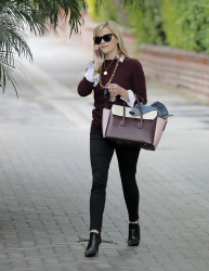 Reese Witherspoon - Leaving her office in Beverly Hills - February 27, 2015 (15xHQ) BN5K2qgK