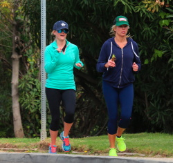 Reese Witherspoon - Out jogging in Brentwood - February 28, 2015 (15xHQ) BUgHVkkH