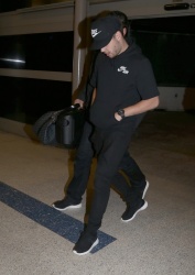 Liam Payne - At the LAX Airport in Los Angeles, California - February 3, 2015 - 11xHQ BwQfnBaq