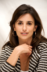 Penelope Cruz - Vicky Cristina Barcelona press conference portraits by Vera Anderson (Beverly Hills, August 4, 2008) - 16xHQ CDHrdcLg