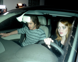 Andrew Garfield - Andrew Garfield & Emma Stone - Leaving an Arcade Fire concert in Los Angeles - May 27, 2015 - 108xHQ CYMINcM8