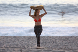Cara Delevingne - on the beach in Malibu, 9 января 2015 (19xHQ) Ct94D7VZ