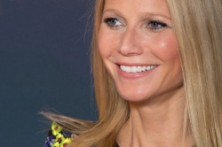 Gwyneth Paltrow - poses during the 'Iron Man 3' photocall at Le Grand Rex on April 14, 2013 in Paris, France - 34xHQ D7vMqNzt