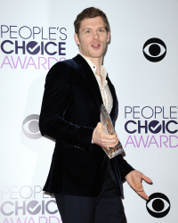 Joseph Morgan, Persia White - 40th People's Choice Awards held at Nokia Theatre L.A. Live in Los Angeles (January 8, 2014) - 114xHQ DVMZa6ux
