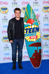 Josh Hutcherson - FOX's 2014 Teen Choice Awards in Los Angeles (2014.08.10) - 33xHQ DZ5MPl5q