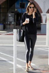Alessandra Ambrosio - Out and about in Brentwood (2015.01.22) - 20xHQ DZtOkkhr