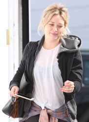 Hilary Duff - Out in Beverly Hills - February 19, 2015 (14xHQ) DgW1M0rm