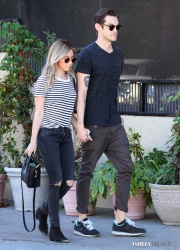 Ashley Tisdale - Out for breakfast with Chris in Studio City - February 14, 2015 (24xHQ) EBIkgG4Z