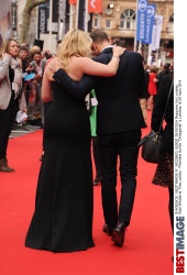 Theo James - Shailene Woodley, Kate Winslet, Theo James - на премьере фильма 'Divergent' at Odeon Leicester Square, Лондон, 30 марта 2014 (918xHQ) Enw5widV