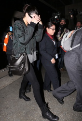 Kendall Jenner - Arriving at LAX airport, 2 января 2015 (55xHQ) F7uwPYBs