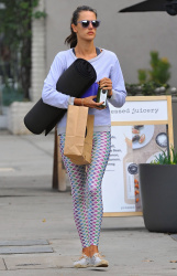 Alessandra Ambrosio - Out and about in Brentwood, 12 января 2015 (25xHQ) GaA3JEFA