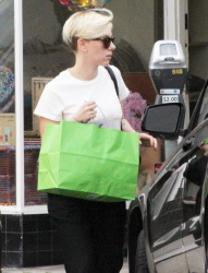 Scarlett Johansson - out for some shopping in Santa Monica - February 11, 2015 (12xHQ) GtVdknTj