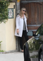 Ali Larter - Leaving The Walther School in West Hollywood - February 20, 2015 (25xHQ) GzTquVV7
