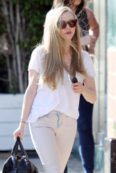 Amanda Seyfried - Out and about in West Hollywood - February 25, 2015 (25xHQ) HQBRmB3y