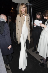 Karlie Kloss - Versace fashion show in Paris - January 25, 2015 - 13xHQ HsD2P5fy