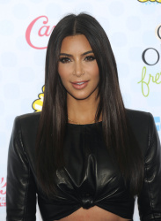 Kim Kardashian - at FOX's 2014 Teen Choice Awards in Los Angeles, California - 39xHQ IER77xTx