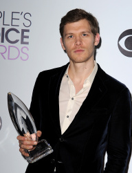 Joseph Morgan, Persia White - 40th People's Choice Awards held at Nokia Theatre L.A. Live in Los Angeles (January 8, 2014) - 114xHQ IEcEkhsn