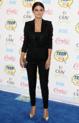 Selena Gomez - At the FOX's 2014 Teen Choice Awards, August 10, 2014 - 393xHQ IzFoODn7