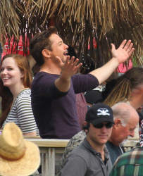 Robert Downey Jr. - On The Set Of 'Iron Man 3' 2012.10.02 - 19xHQ J8YO9s4h