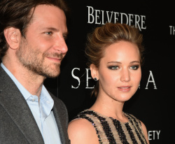 Jennifer Lawrence и Bradley Cooper - Attends a screening of 'Serena' hosted by Magnolia Pictures and The Cinema Society with Dior Beauty, Нью-Йорк, 21 марта 2015 (449xHQ) JMA5wHT4