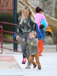 Hilary Duff - at Coldwater Canyon Park in Beverly Hills, 23 января 2015 (30xHQ) JP6Givar