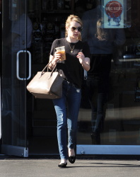 Emma Roberts - Out and about in LA, 5 января 2015 (11xHQ) JtQmwist